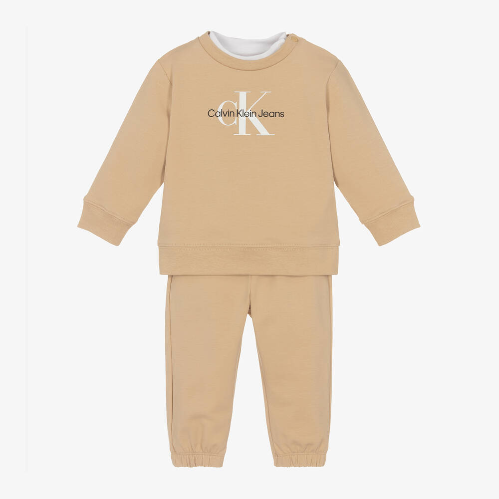 Calvin Klein - بدلة رياضية بطبعة مونوغرام قطن لون بيج للأطفال | Childrensalon