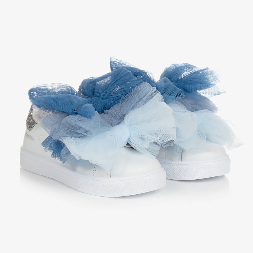 Monnalisa - Белые кожаные кроссовки с голубыми бантиками | Childrensalon