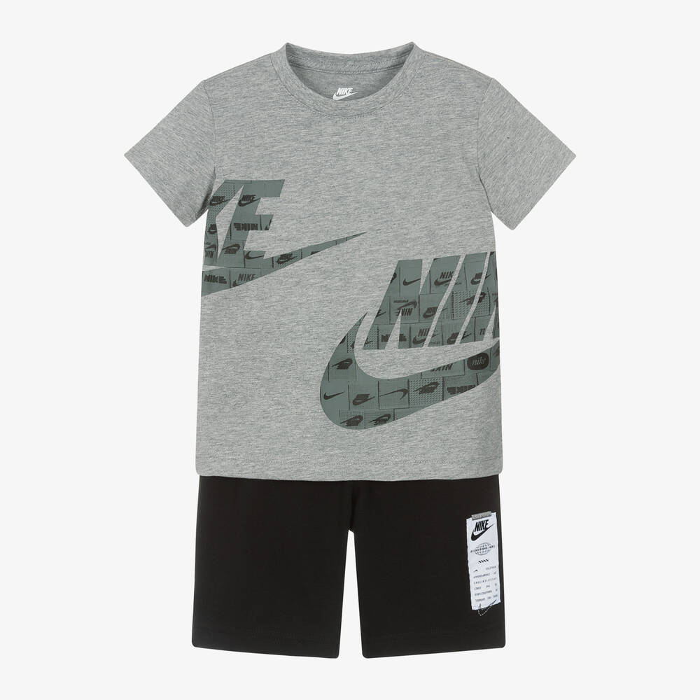 Nike - طقم شورت قطن جيرسي لون رمادي وأسود للأولاد | Childrensalon