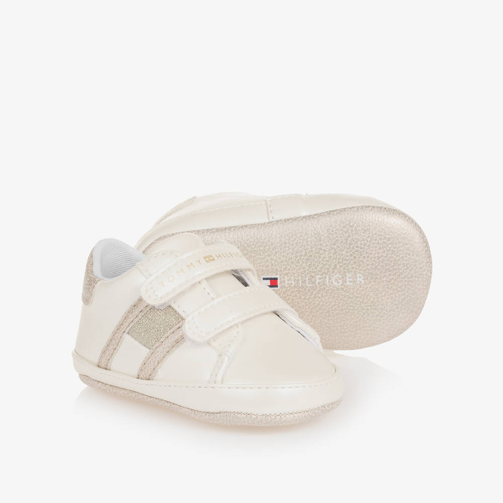 Tommy Hilfiger - حذاء جلد صناعي لون عاجي لمرحلة قبل المشي | Childrensalon