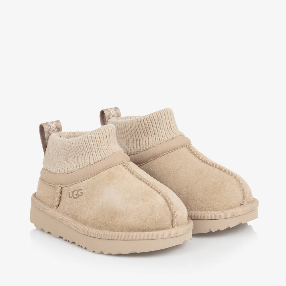 UGG - بوت كلاسيك جلد شامواه لون بيج للأطفال | Childrensalon