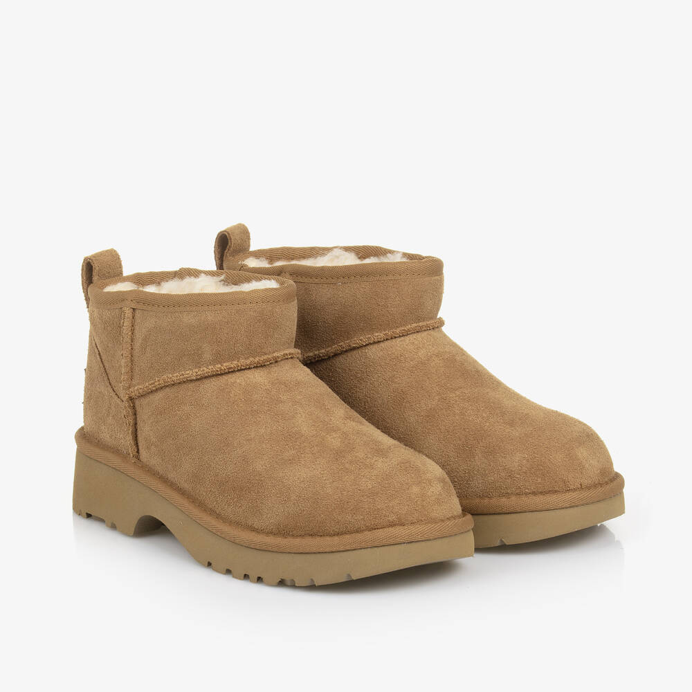 UGG - بوت كلاسيك ألترا ميني جلد شامواه لون بني | Childrensalon