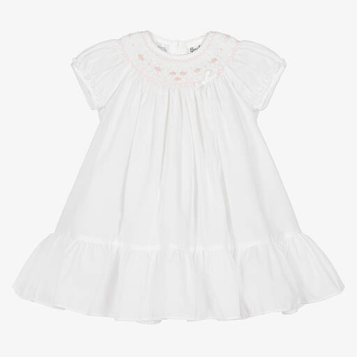 Sarah Louise-Weißes gesmoktes Kleid für Babys | Childrensalon