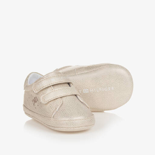 Tommy Hilfiger-حذاء جلد صناعي لون ذهبي لمرحلة قبل المشي | Childrensalon