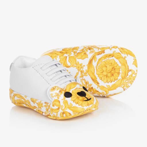 Versace-حذاء جلد لون أبيض ذهبي لمرحلة قبل المشي | Childrensalon