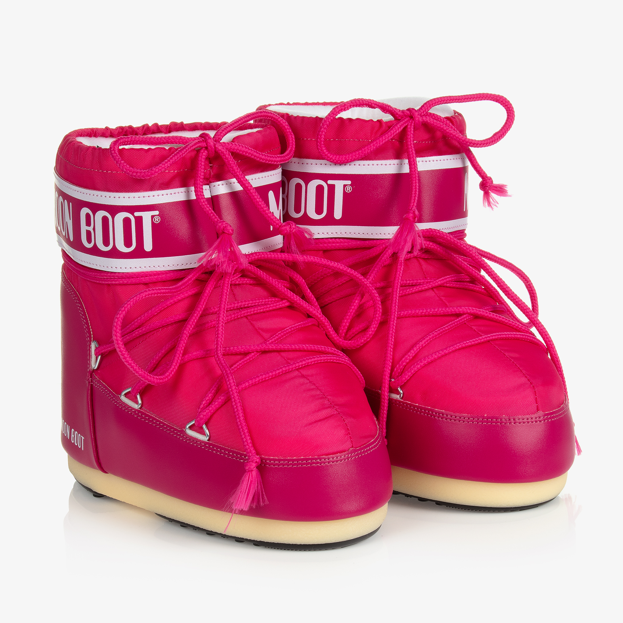 Short bot. Moon Boot Pink. Moon Boot розовые. Красные боты. Красные боты дуитые.